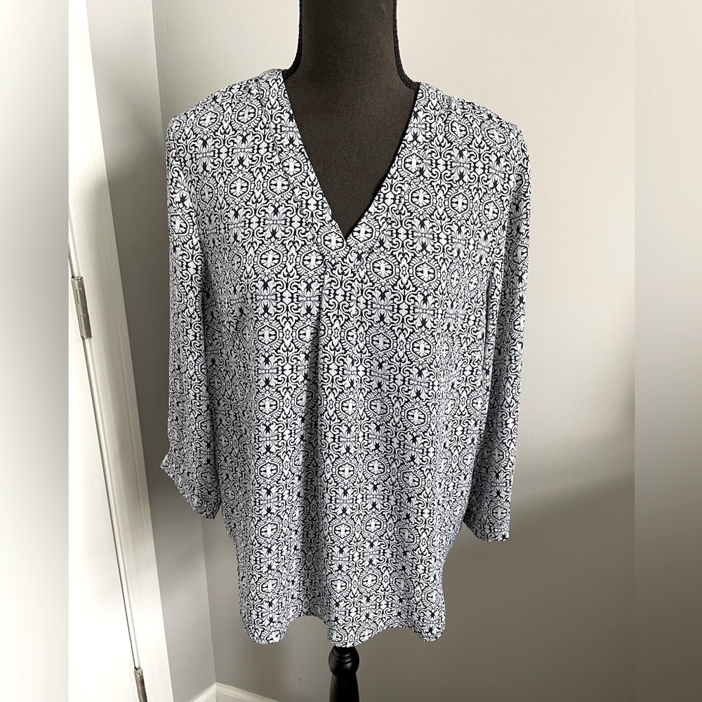 Anne Carson V-neck Blouse